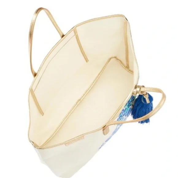 Lilly Pulitzer Bon Voyage Tote Bag in Toe In Print - Picture 2 of 14